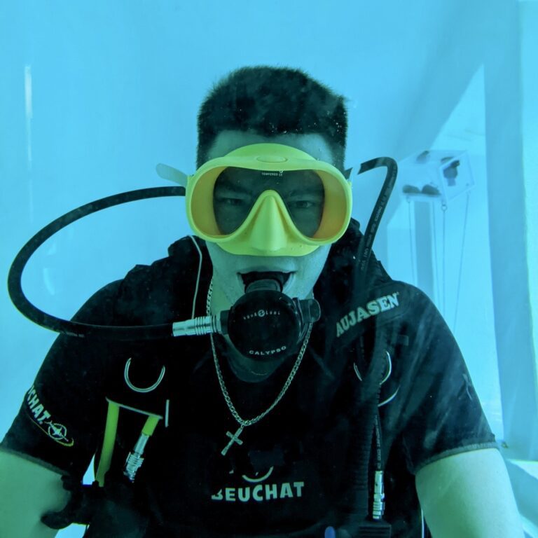 Подробнее о статье Медитация на дне: мой визит в самый глубокий бассейн